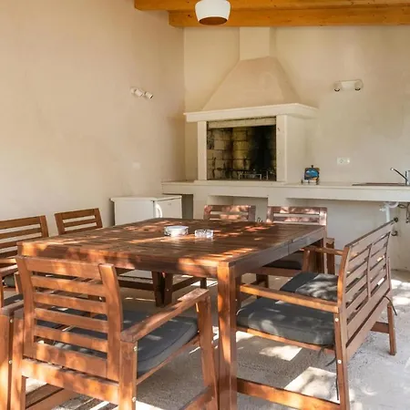 Διαμέρισμα Awesome In Beloci With Kitchen
