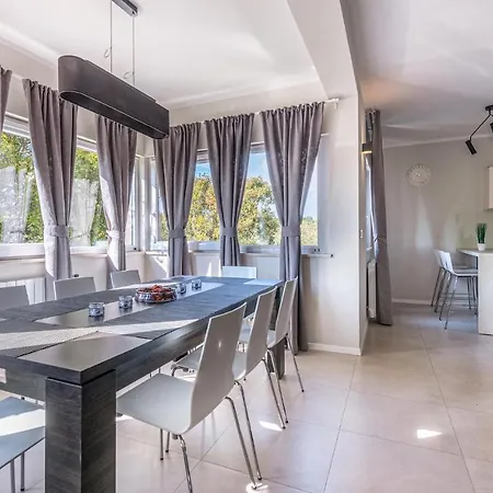 Διαμέρισμα Awesome In Beloci With Kitchen Rebici