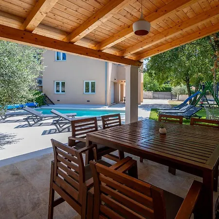 Διαμέρισμα Awesome In Beloci With Kitchen Rebici