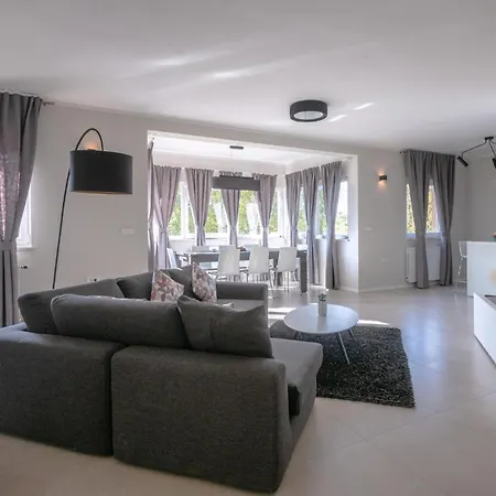 Awesome In Beloci With Kitchen *